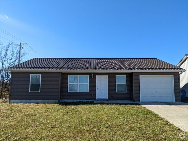 Building Photo - 3 bed/2 bath with 1 car garage for lease Unit 210 Bogart Rental