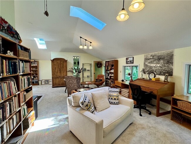 Photo - 333 Colebrook Dr