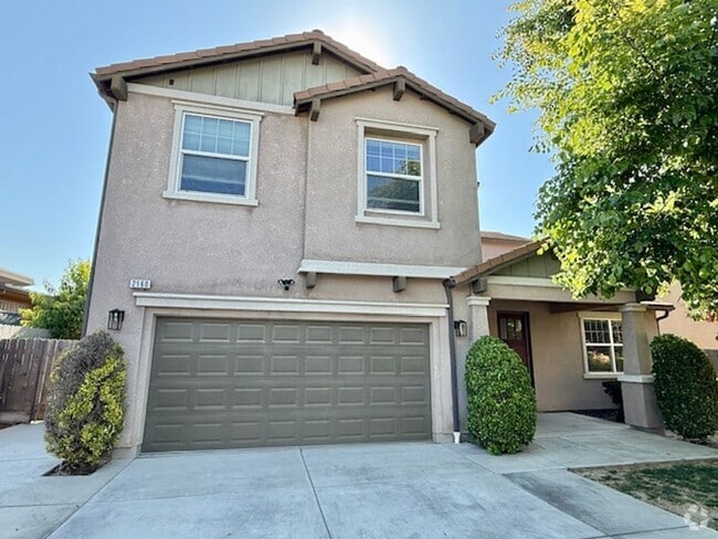 Building Photo - Beautiful Spacious 5 Bedroom Home located ...