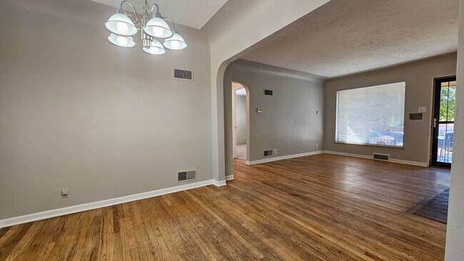 Photo - 1672 Havana St