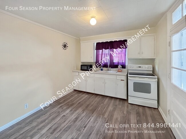 Building Photo - 306 S Locust St Unit 306