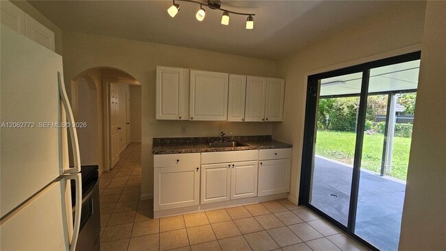 Photo - 6118 Plunkett St