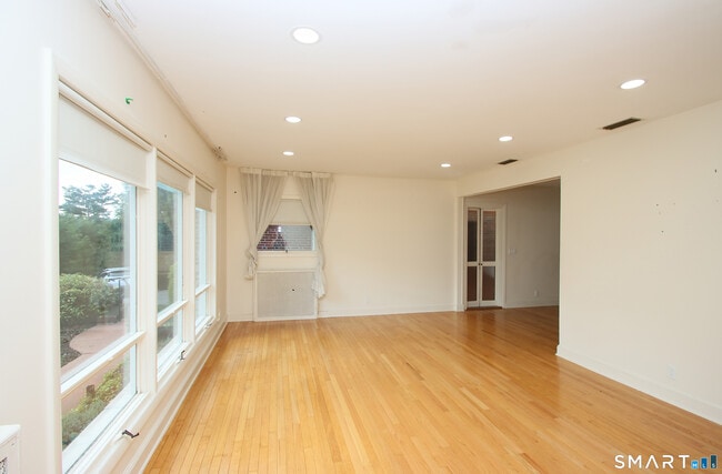 85 Center St