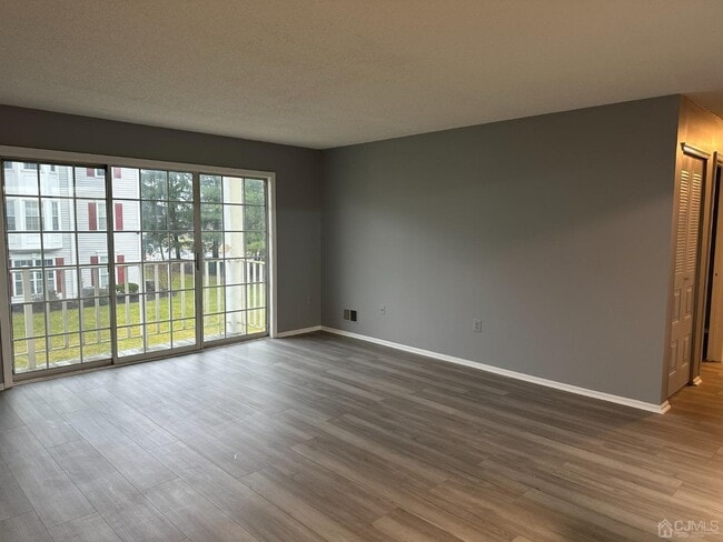 Photo - 464 Northam Dr