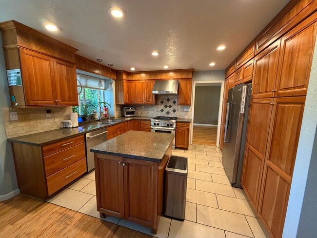 Photo - 3113 Sweet Clover St