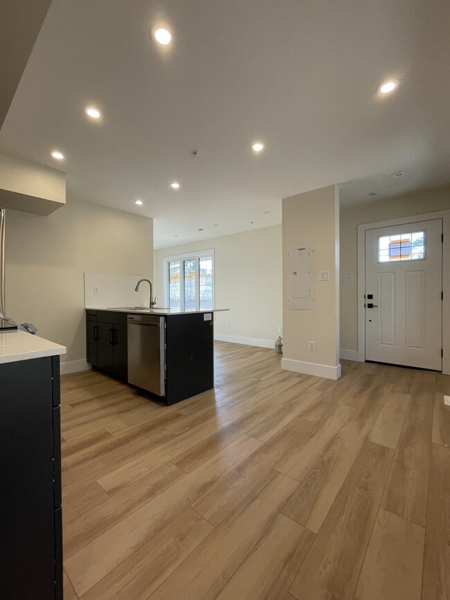 Building Photo - 8715-8110 110 St NW Unit 1A