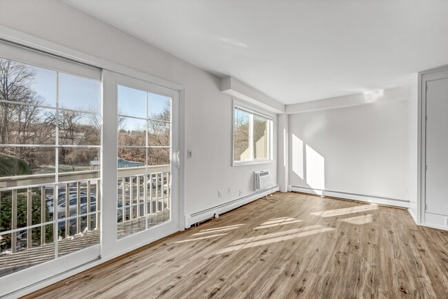 Building Photo - 113 Park Ave