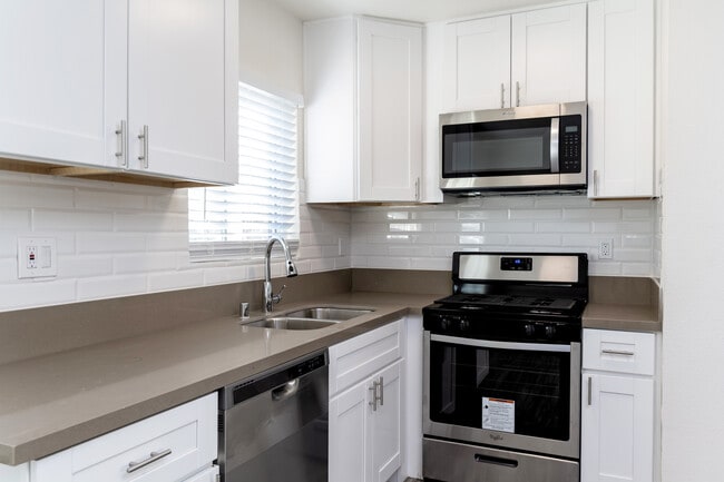 Aurora Vista Apartments - Aurora Vista Apartments