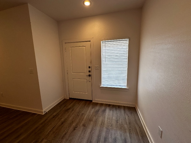 Photo - 5610 Lehigh St