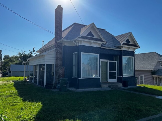 Building Photo - SW 1st Triplex Unit 727 SW 1st St #3