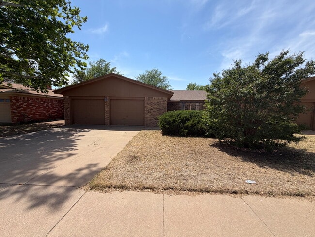 Building Photo - "Charming 2-Bed, 2-Bath Duplex 1,250 Sq Ft of Comfort in Lubbock!" Unit B