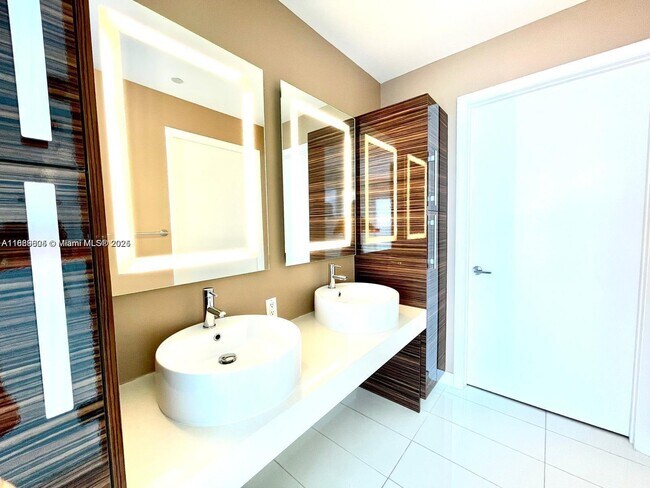 Photo - 2020 N Bayshore Dr Unit 2102