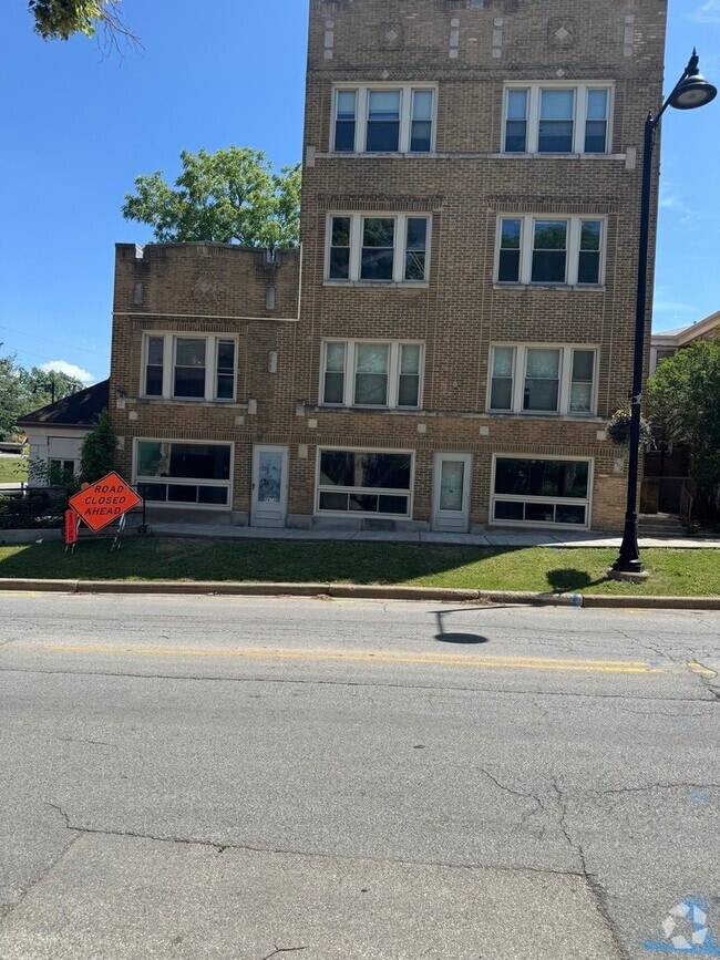 Building Photo - 2610 Flossmoor Rd Rental
