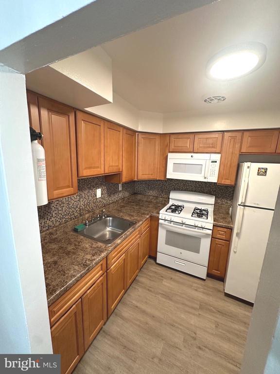 Photo - 8027 Rodney St