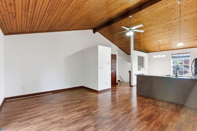 Photo - 3547 Lochdale Terrace