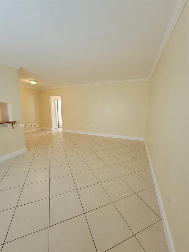 Photo - 835 Lenox Ave. Unidad 312