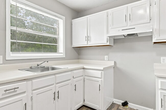 Building Photo - Skyview Townhomes