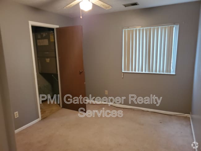 Building Photo - 7226 Creekview Dr Unit Apt 5
