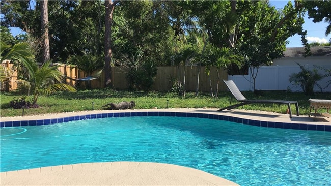 Building Photo - 902 NE 34th St