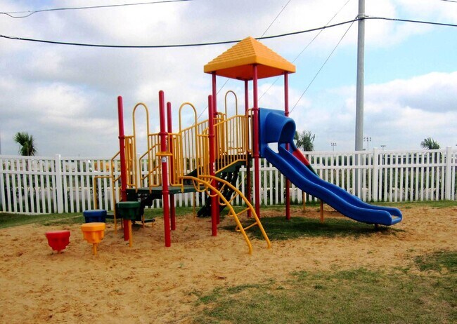 Photo - Madison Pointe Apartments