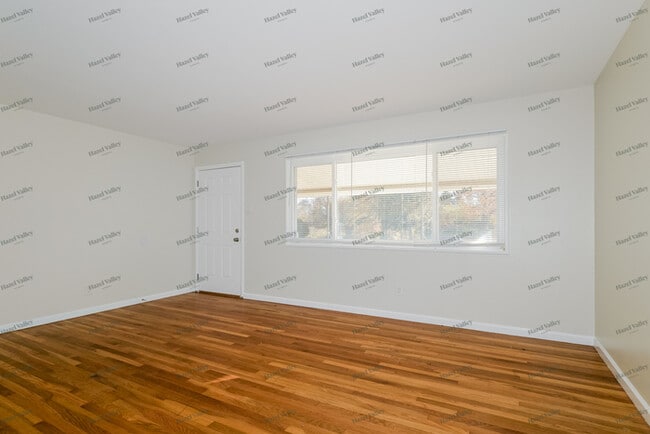 Photo - 1305 Acredale Dr