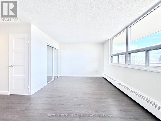 Photo - 1500 Bathurst St Unit 1206
