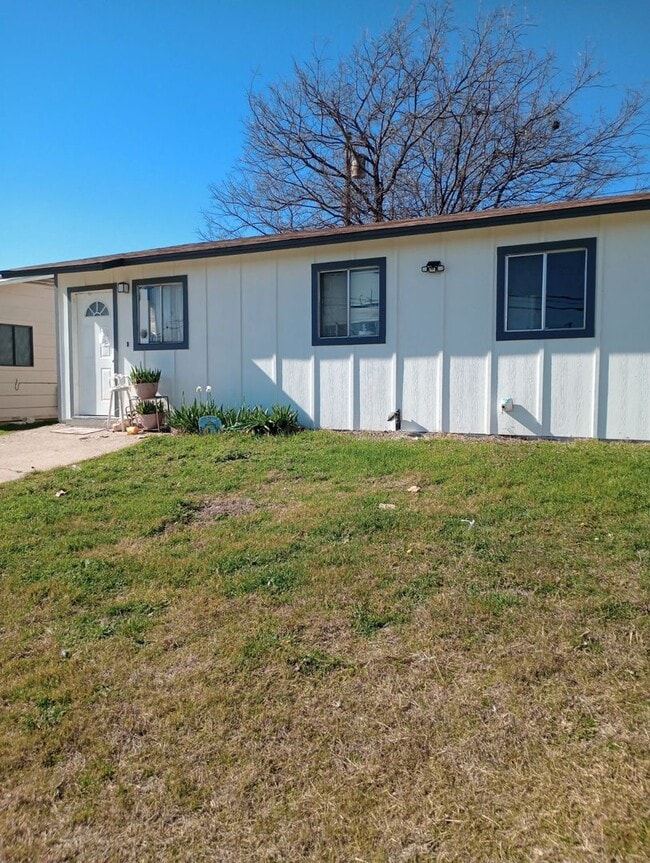 Photo - Cozy 1-Bedroom Duplex – Convenient Location!