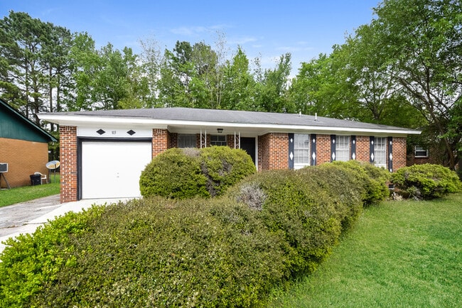 Building Photo - 103 Gardenia St