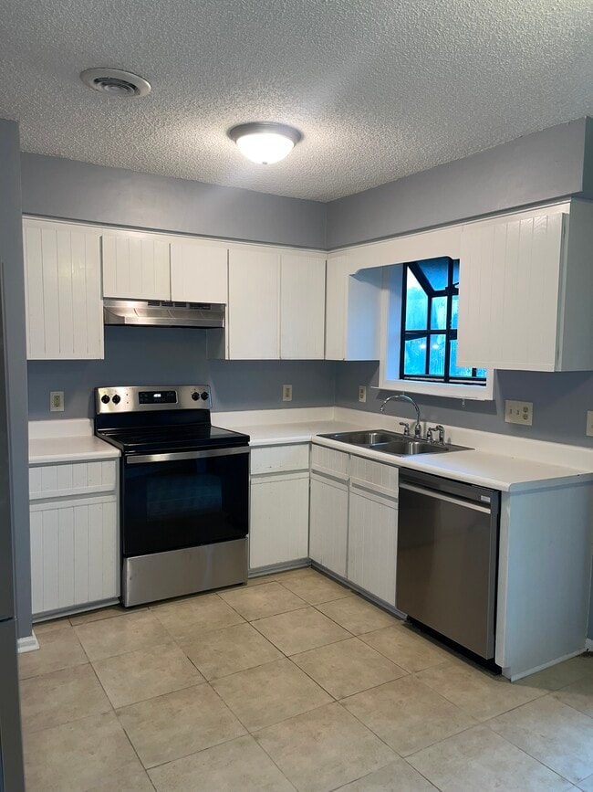 Photo - 4147 Spirea Dr Unidad D