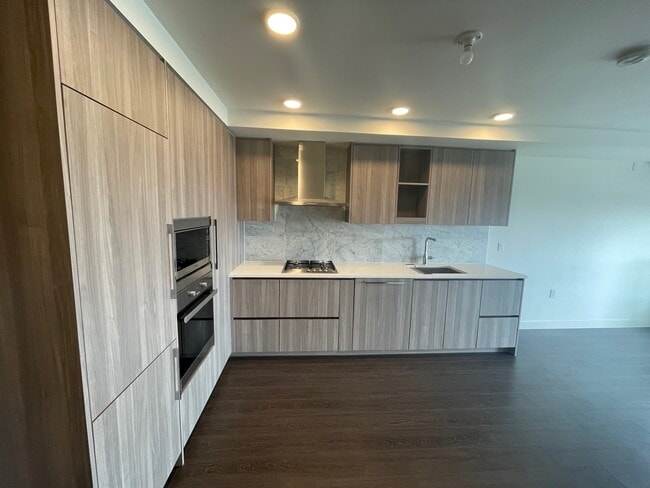 Photo - 1605-433 SW Marine Drive Unit 1605