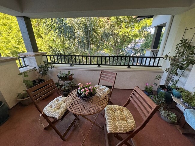 Photo - 225 B St