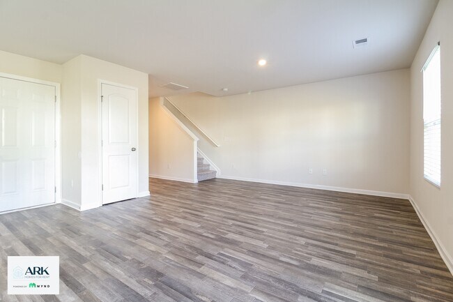 Photo - 17 Carters Grn Dr