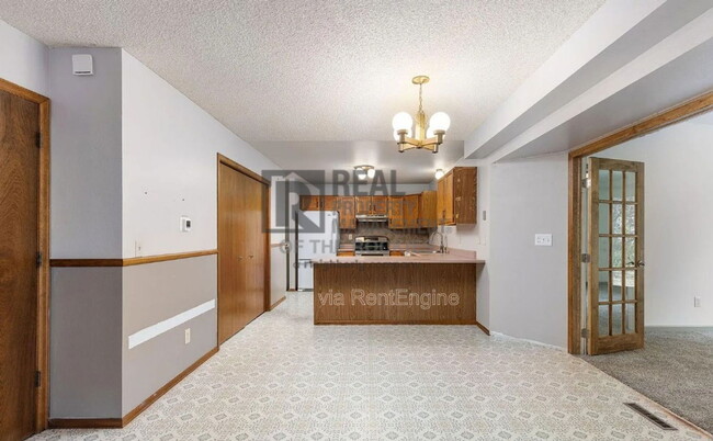 Photo - 773 Johnson Ave