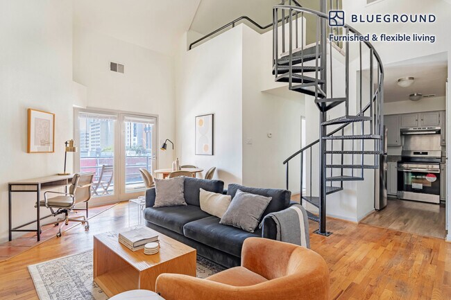 Building Photo - 301 E 4th St Unit FL3-ID340 Rental