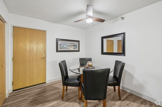 2BR, 1BA - 905SF - Dining Area
