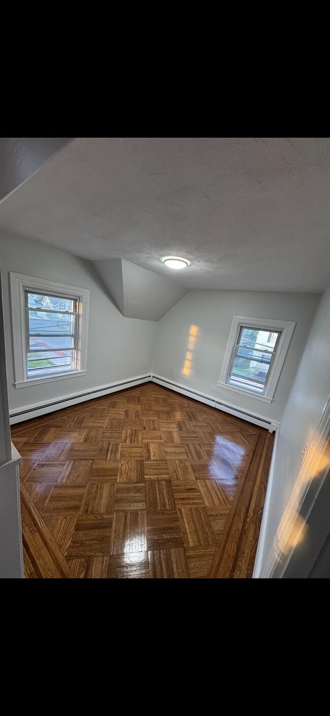 Building Photo - 150 Langdon St Unit 2bedroom for rent!