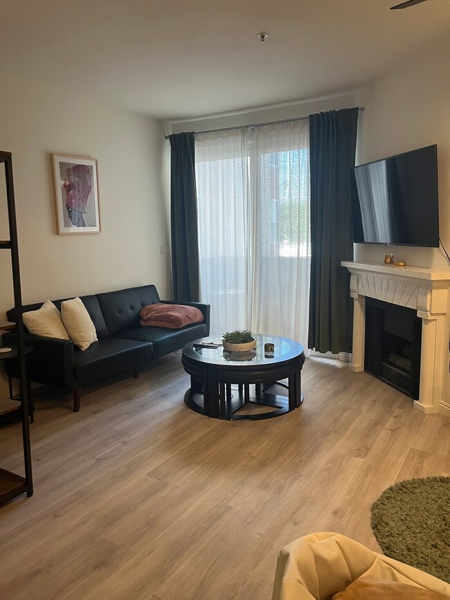 Building Photo - 620 S Gramercy Pl Unit 224