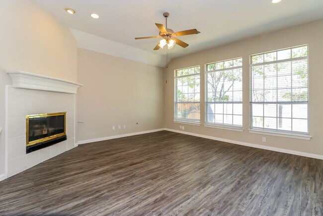 Photo - 414 Hampton Cir