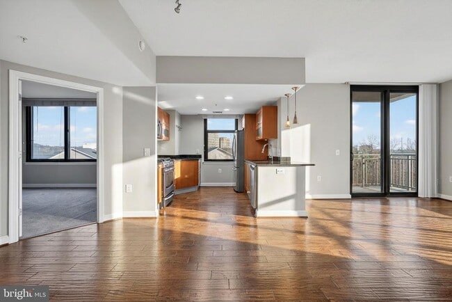 Building Photo - 2451 Midtown Ave Unit 603