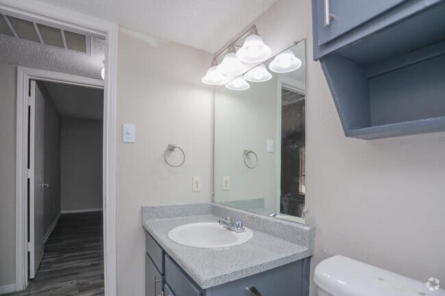 3BR, 2BA - 1070SF - B3