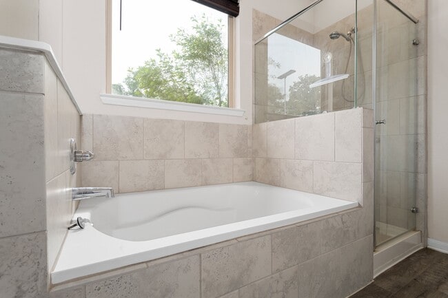 Photo - 24585 Meath St