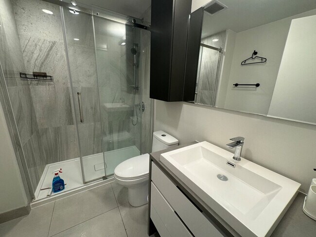 Photo - 1170 Rue Saint-Antoine O Unit SI ID1270854P