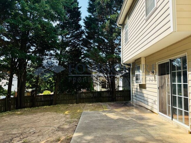 Photo - Spacious 3-Bed Home with Open Floor Plan, Fenced Backyard & 1-Car Garage – Apex Location