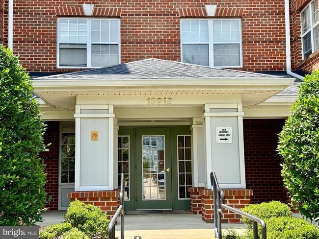 Building Photo - 13216 Fox Bow Dr Unit 307