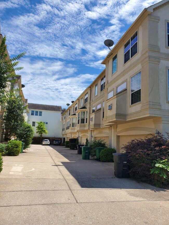 Building Photo - 326 Malone St