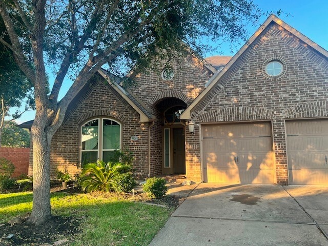 Building Photo - 2801 Field Hollow Dr