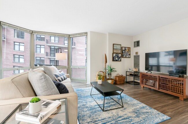 Photo - 1125 N Dearborn St