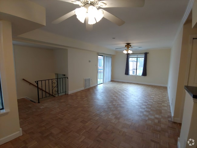 Building Photo - 17 Newport Ct Rental
