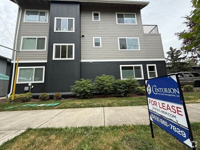 Building Photo - 2603 SW Pickford St Rental