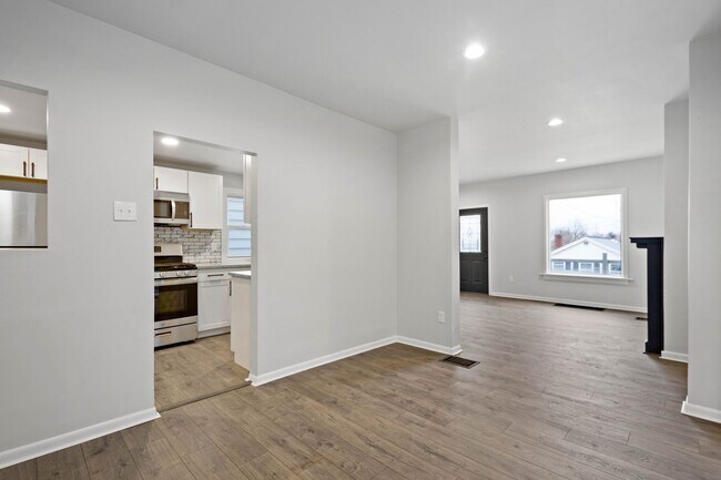 Photo - Gorgeous 4 bedroom home in Carrick available May 1!